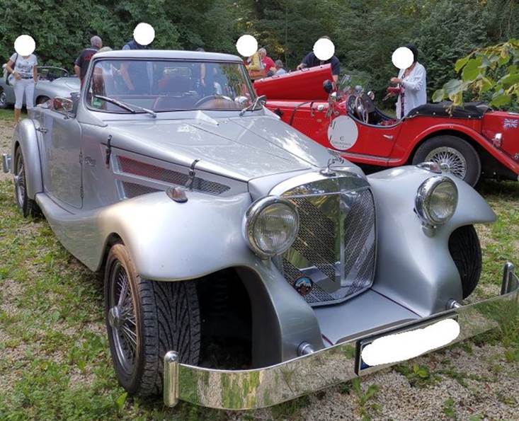 Ein Bild, das Gras, drau�en, Transport, alt enth�lt.

Automatisch generierte Beschreibung